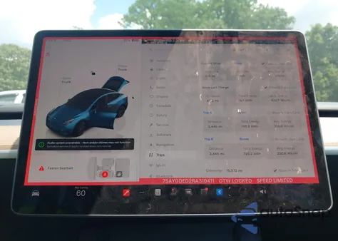 2024 Tesla Model Y Long Range Dual Motor All-Wheel Drive/Rwd z USA, uszkodzony, nr VIN 7SAYGDED2RA310411